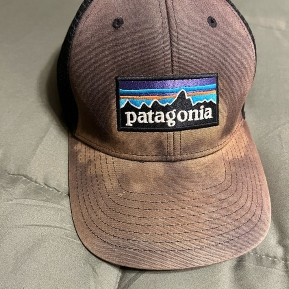 Patagonia cap with mesh and‎ adjustable snap